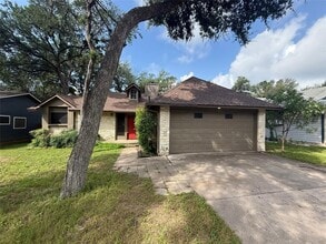 Building Photo - 2811 Crownspoint Dr