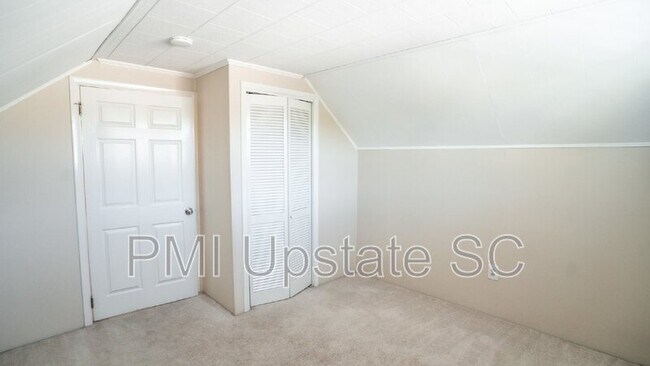 Building Photo - 68 Smythe Ave