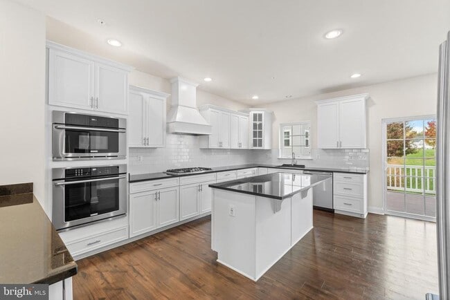 Building Photo - 8418 Kendall Ct