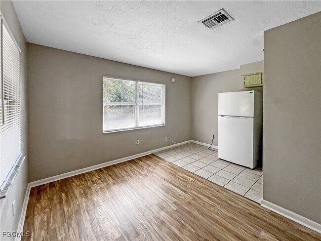 Building Photo - 13037 First St