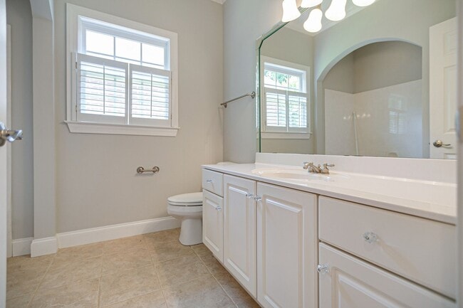 Building Photo - Beautiful Home in Willow Springs Just Minu...