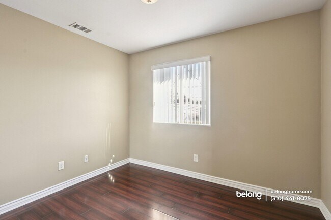 Building Photo - 1616 W 39th Pl