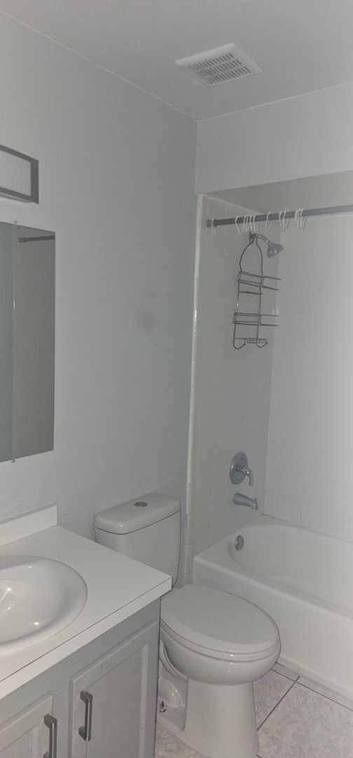 Building Photo - 2 BEDROOM / 2 BATH APARTMENT (GOLDEN KEY APARTMENTS) NEAR THE FLORIDA MALL