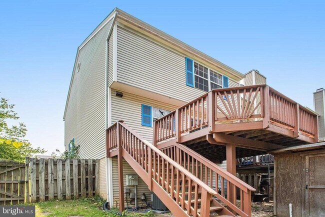 Building Photo - 111 Aston Ct