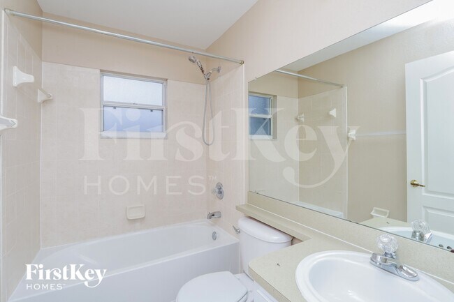 Building Photo - 8211 Westmont Terrace Dr