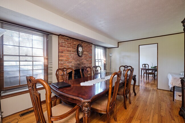 Building Photo - 9124 Orchard Brook Dr