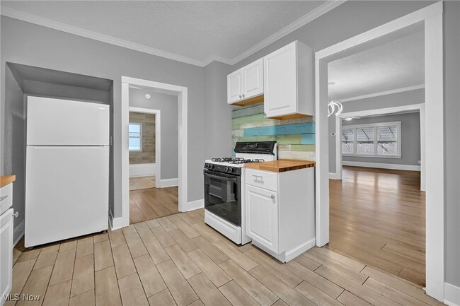 Building Photo - 3234 Euclid Heights Blvd