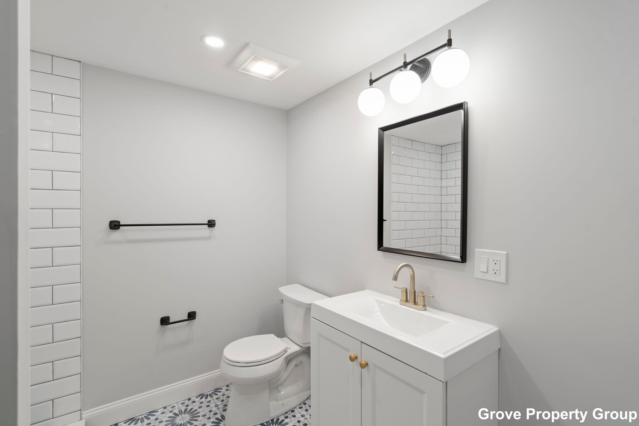 Building Photo - 531 E 5th St