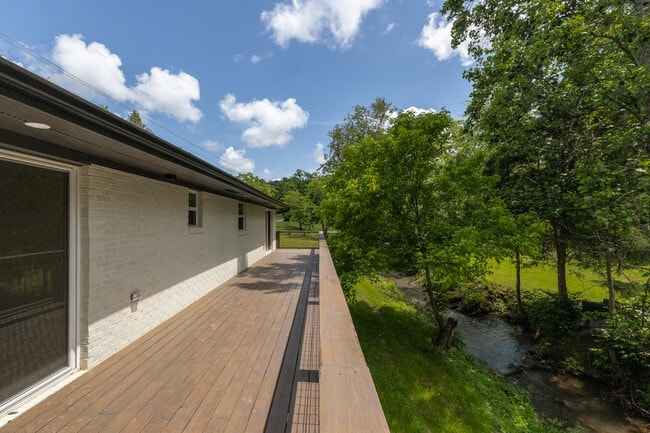 Building Photo - 331 Clover Hill Rd