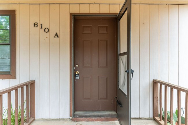 Building Photo - Cozy duplex in the heart of Niceville!