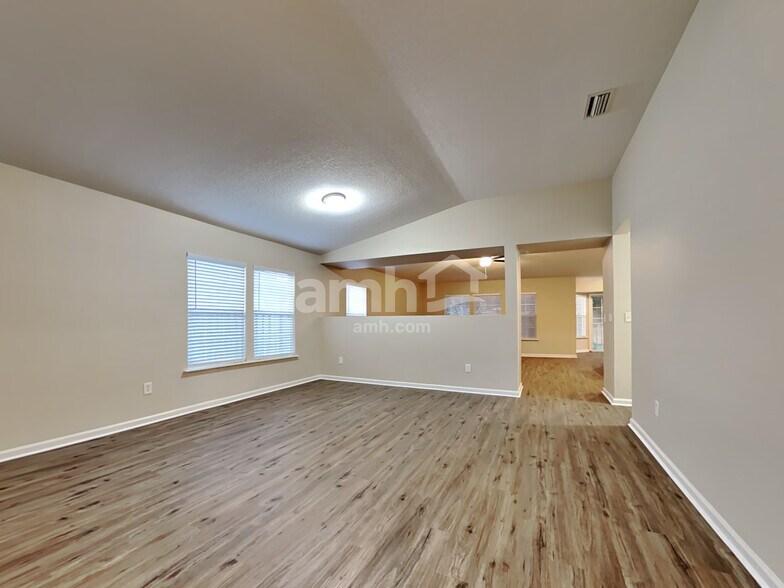Building Photo - 1433 Heather Ct