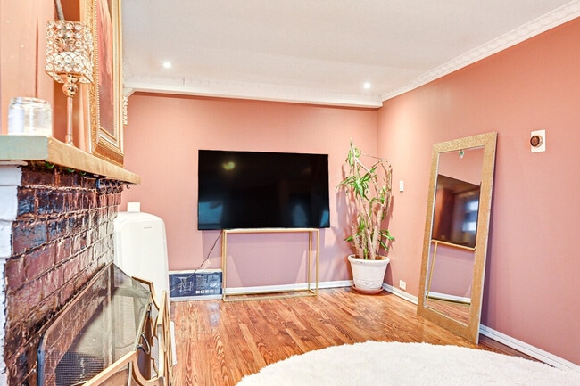 Building Photo - 5 Terrace Pl