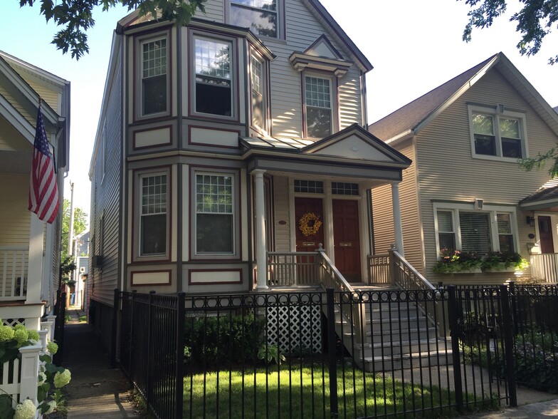 Front of Building - 1821 W Fletcher St
