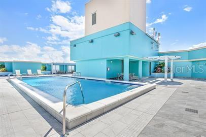 Building Photo - 1 Beach Dr SE