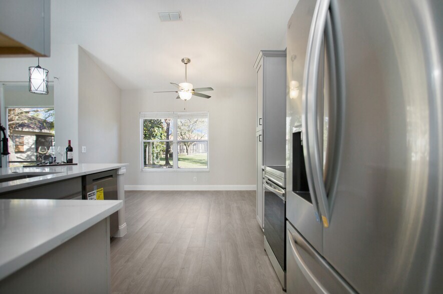 Building Photo - 2921 Inlet Cove Ln E