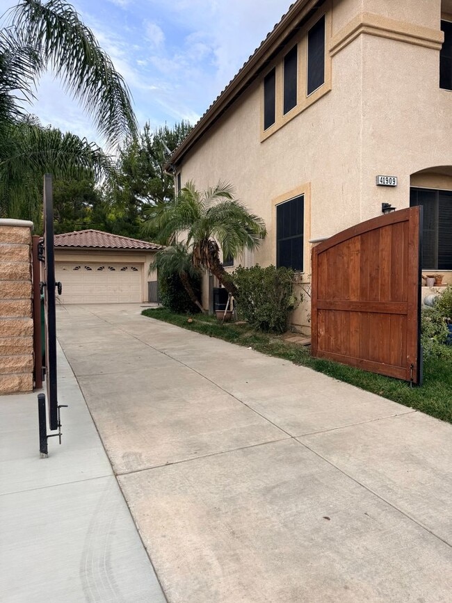 Building Photo - 3 Bed home with RV Parking for Rent in Murrieta