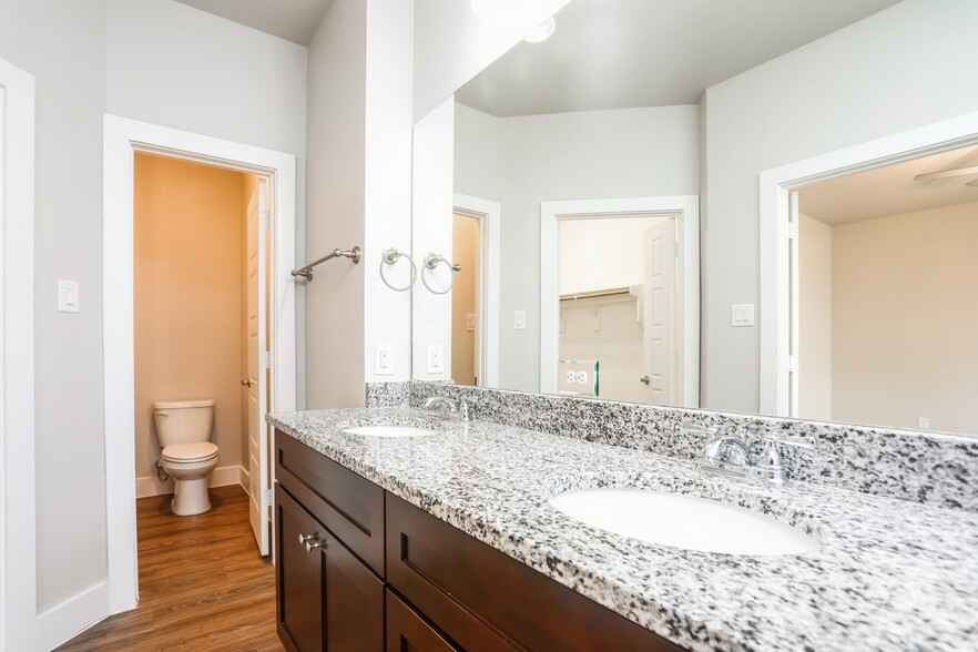 Building Photo - 10317 Ft Ewell Trl