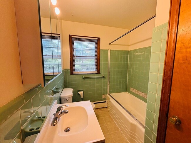 Building Photo - 121 Hearthstone Dr