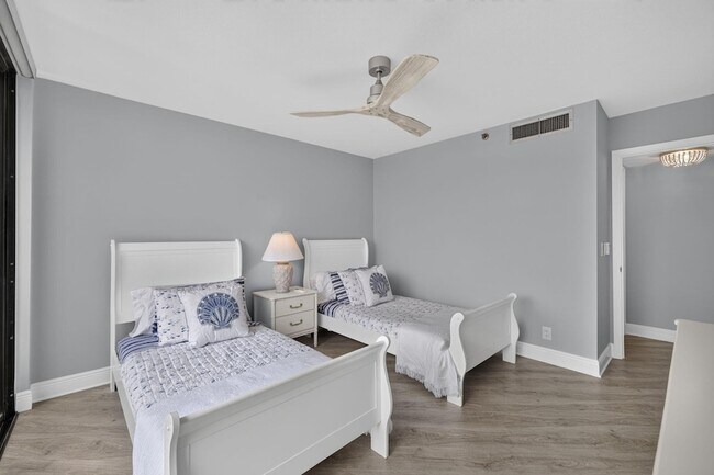 Building Photo - 9650 S Ocean Dr