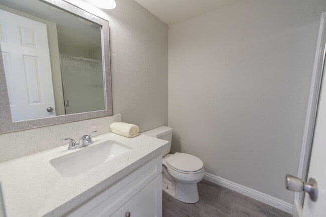 Building Photo - 355 Stanford Ct