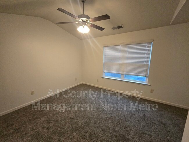 Building Photo - 417 Village View
