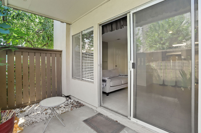 Building Photo - 3701 Colonial Dr