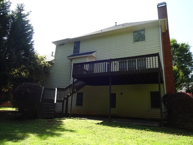 Building Photo - 2401 Weatherstone Cir SE