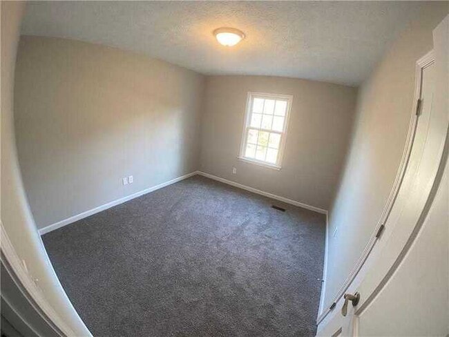 Building Photo - Fantastic 4bd/2ba home! Coming soon!