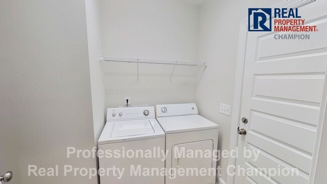 Building Photo - Beautiful Home in Hampstead on Spacious Lot