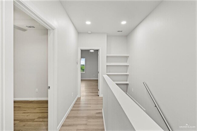 Building Photo - 3500 Vanessa Ln