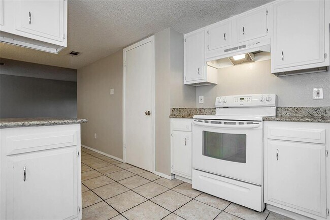 Building Photo - 3611 Gable Dr