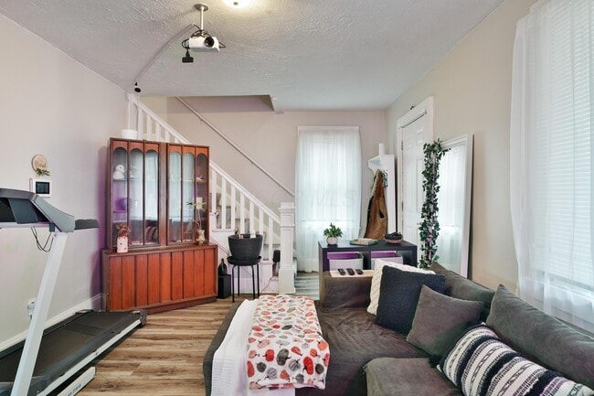 Building Photo - 1599 Mooberry St