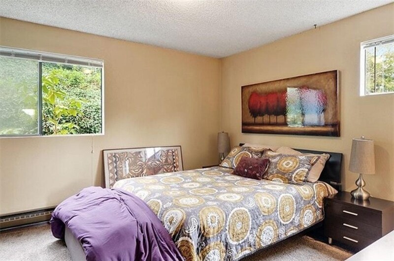 Building Photo - 9032 NE Juanita Dr