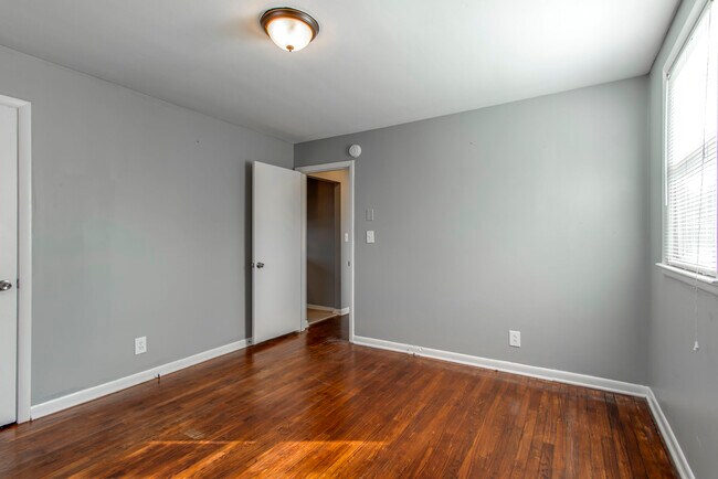 Building Photo - 3259 Panorama Dr