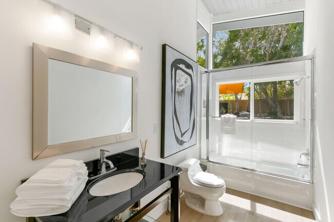 Building Photo - 73265 Tamarisk St