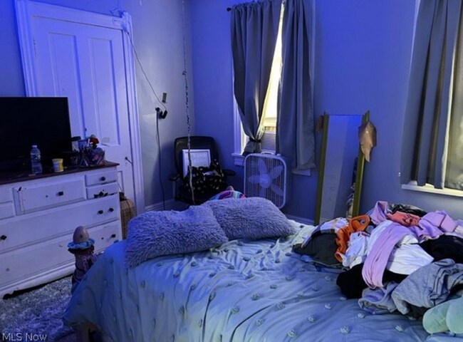 Building Photo - 1337 E 68th St