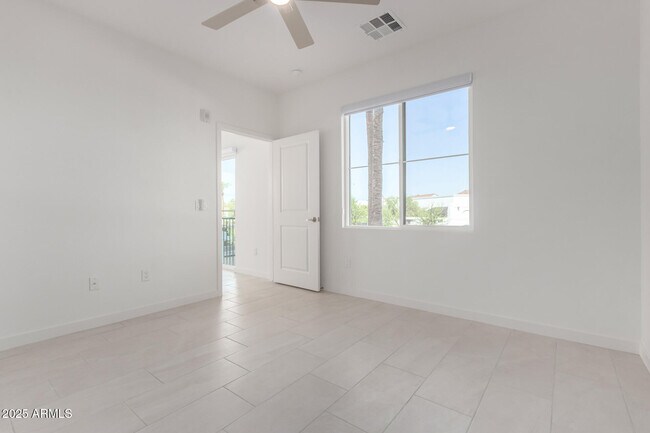 Building Photo - 2511 W Queen Creek Rd