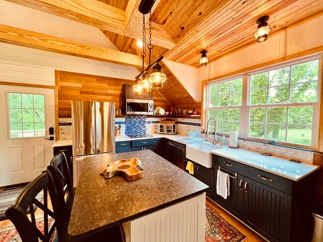 Building Photo - 754 Woodlands Rd