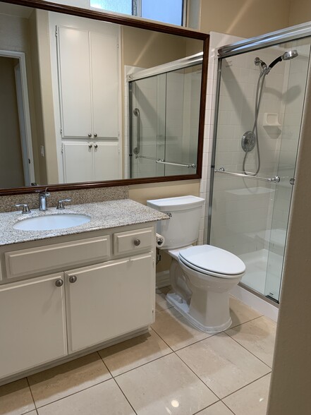 Guest bath with shower, linen closet - 14415 Benefit St