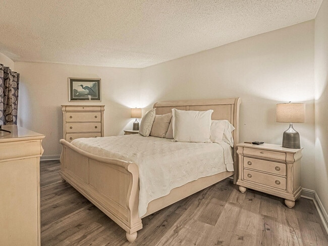 Building Photo - 400 20th Ave N