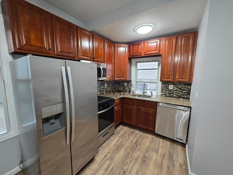 Primary Photo - 42 Crawford St