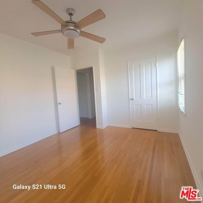 Building Photo - 304 S Reeves Dr