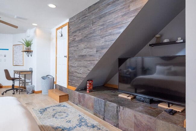 Building Photo - 152 Central Ave