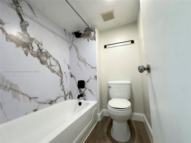 Building Photo - 403 Lakeview Dr