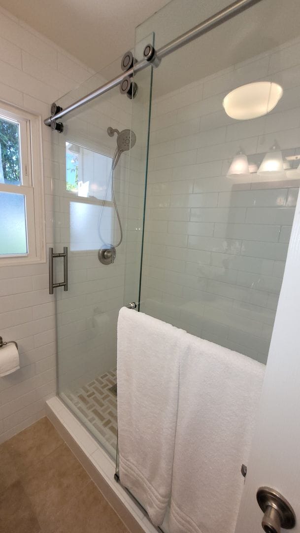 Building Photo - Stunning remodel in ideal location!