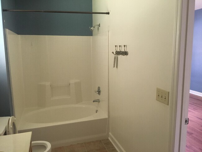 Building Photo - 8457 Battle Forest Dr