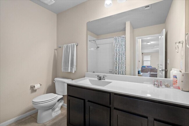 Building Photo - Spectacular 4 Bedroom, 3.5 Bath, Corner Lo...