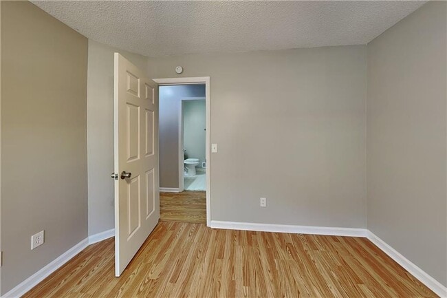 Building Photo - 39 Waterford Pl