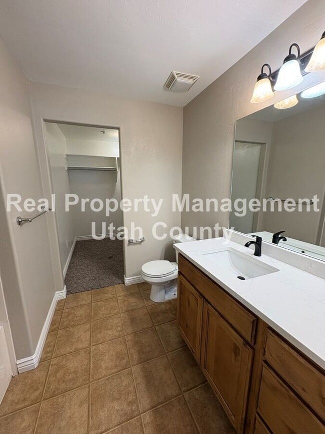 Building Photo - 581 S 2220 W