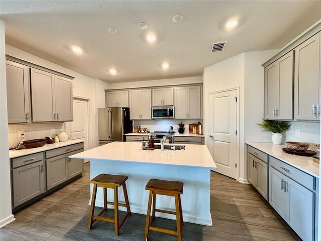 Building Photo - 3024 Armstrong Ave